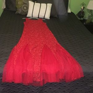 Red, sleeveless, trumpet/mermaid formal gown